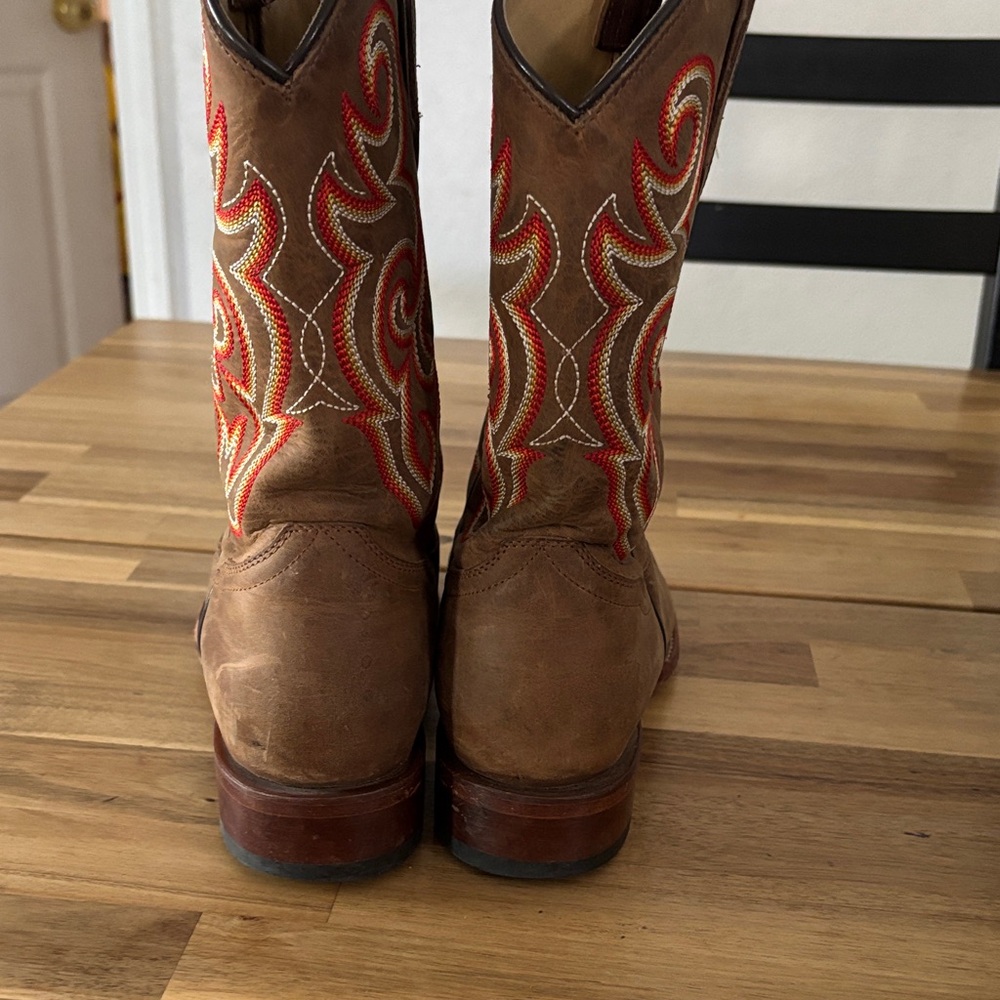 Cody James Brown Men's Cowboy Boots with Red & Cream Embroidery - Picture 6 of 6